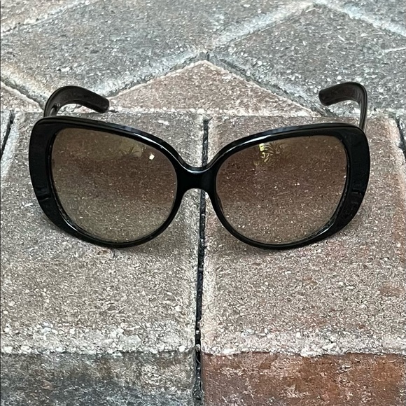 Gucci Accessories - Gucci black sunglasses